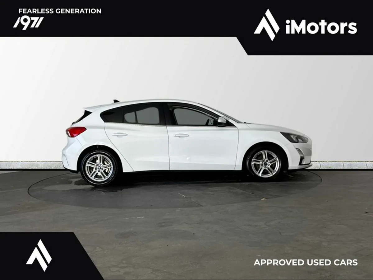 Ford Focus Zetec 120PS 5DR - Image 2