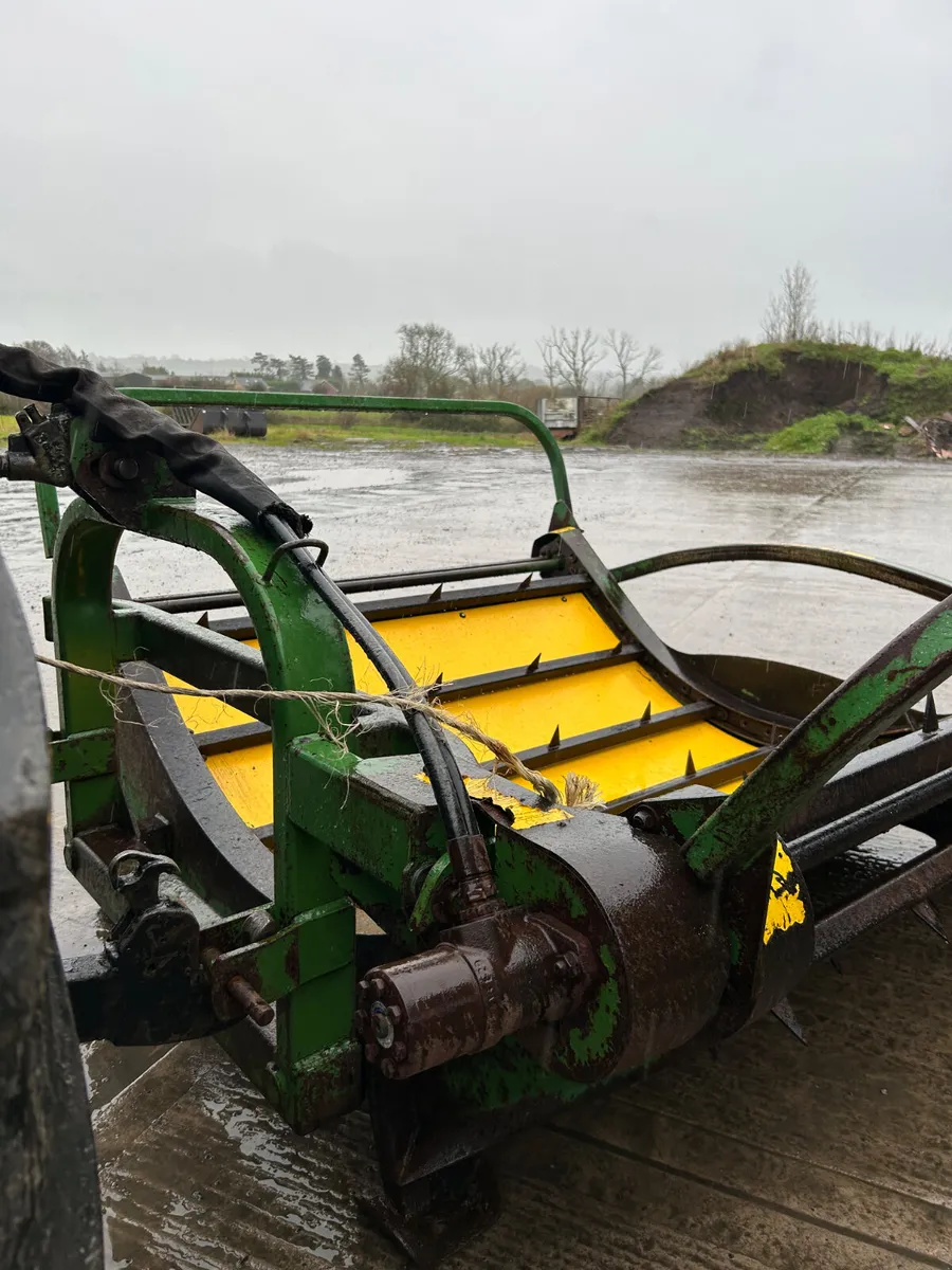 Hustler SL350 Bale feeder - Image 2