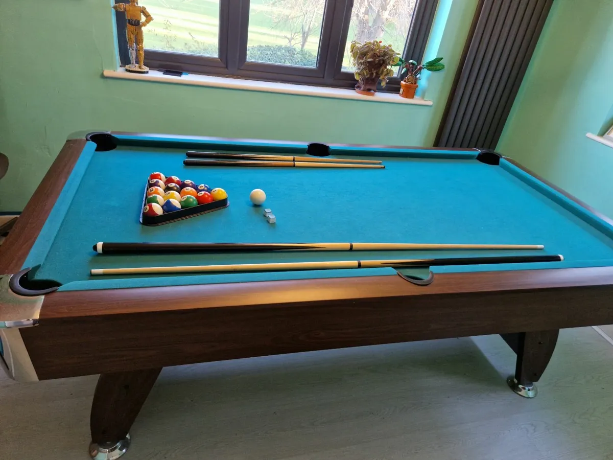 7 ft pool table - Image 1