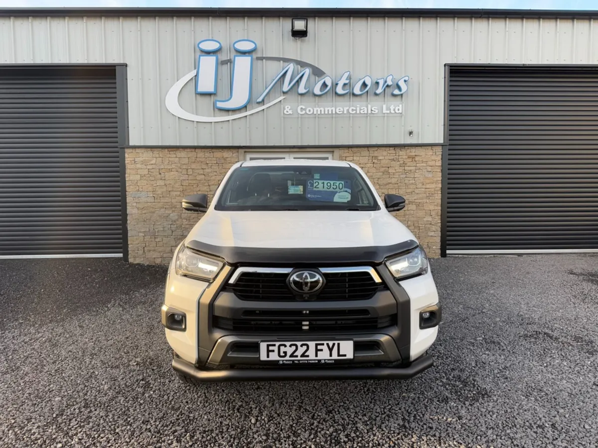 '22 Toyota Hilux Invincible X  2.8 D-4D - Image 2