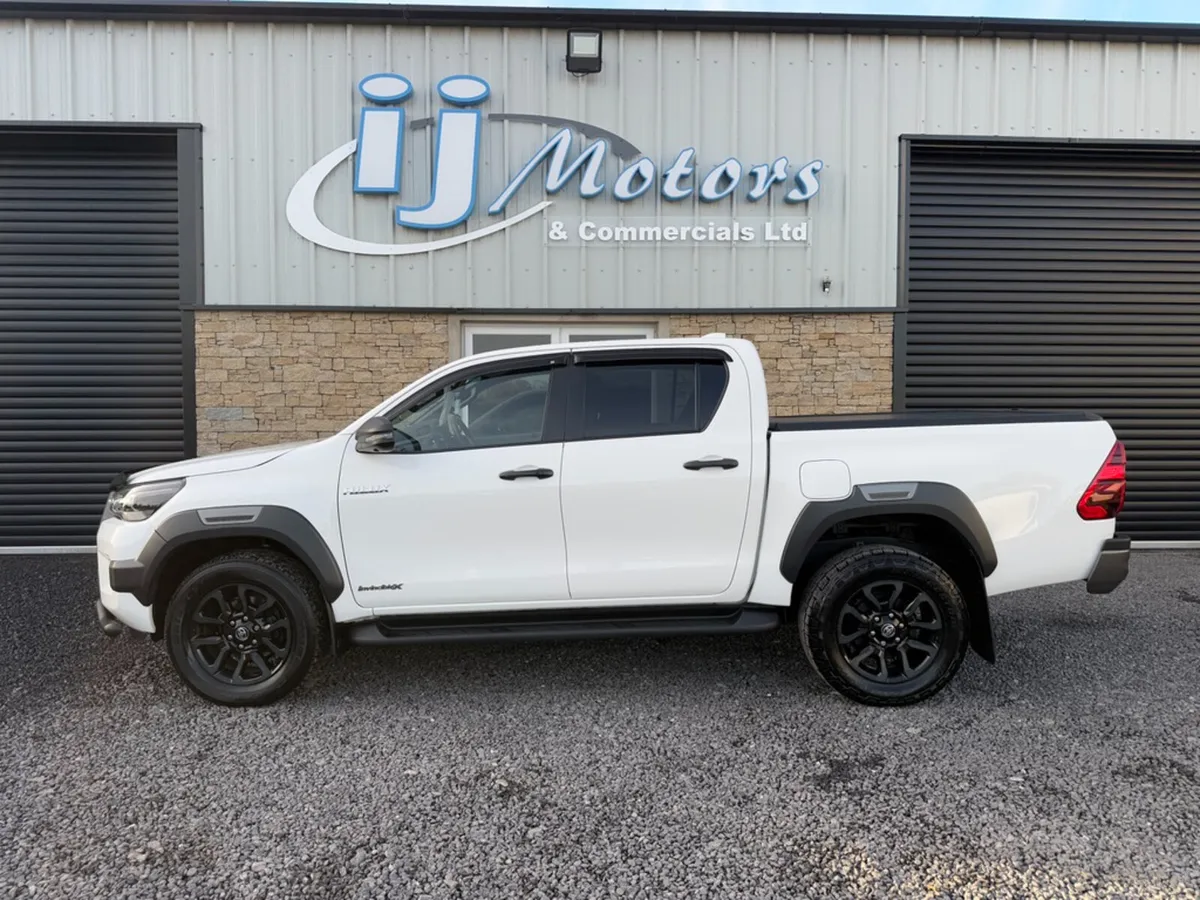 '22 Toyota Hilux Invincible X  2.8 D-4D - Image 4