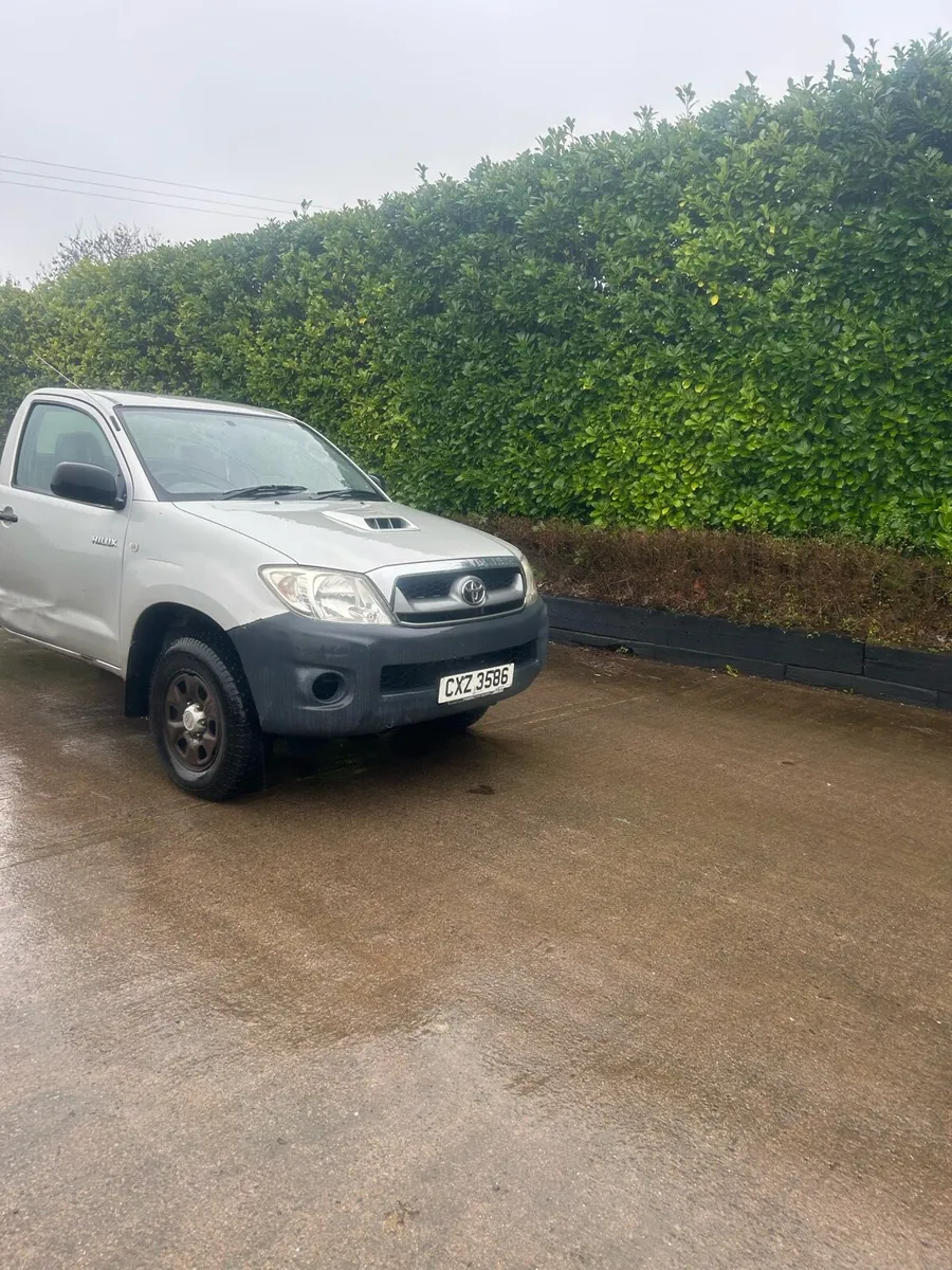 Toyota Hilux - Image 2