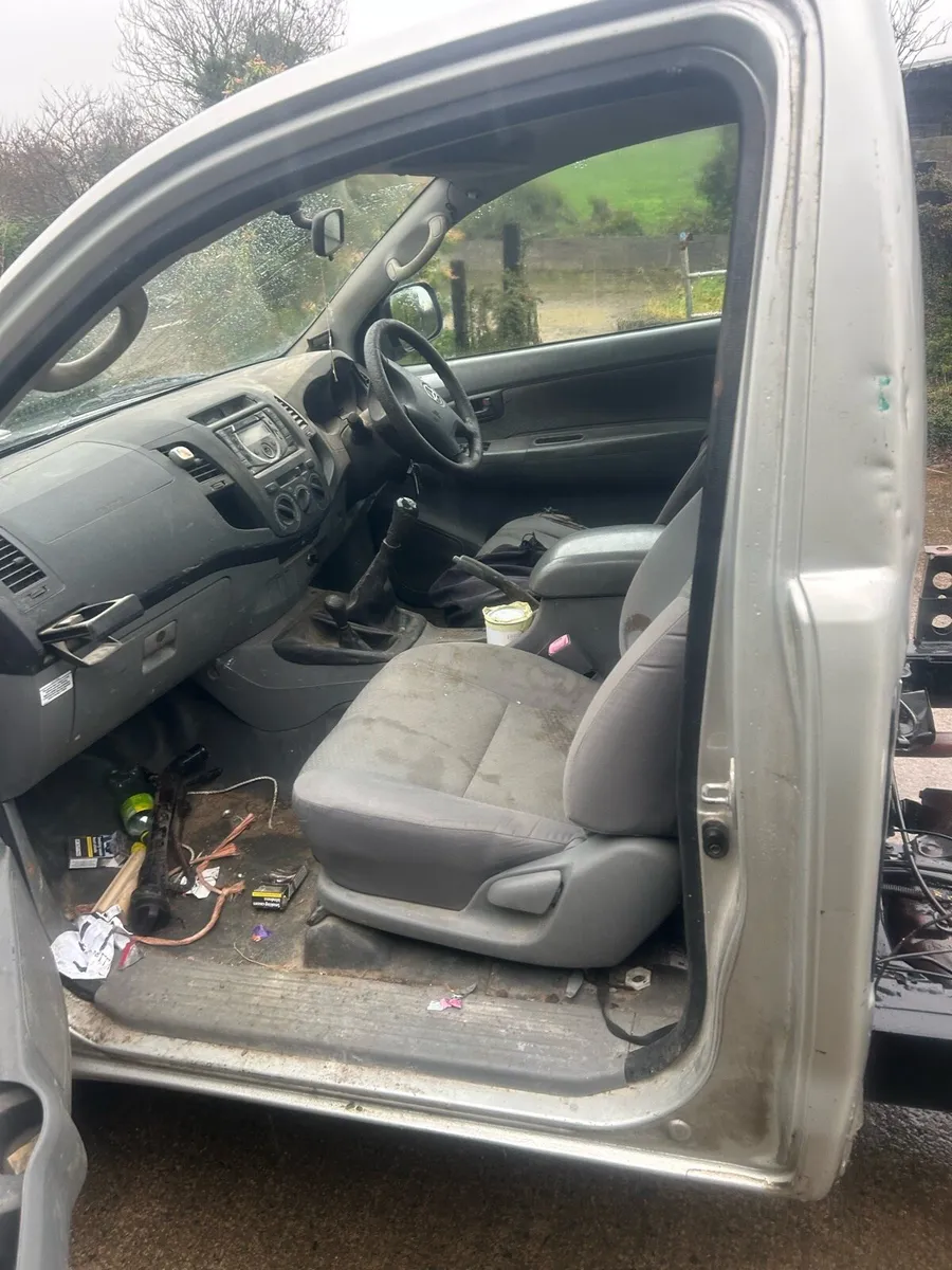 Toyota Hilux - Image 3