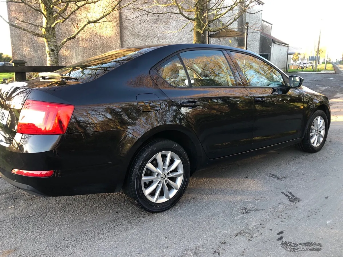 SKODA OCTIVA AS NEW NCT 1/27 FULL SERVICE HISTORY - Image 3