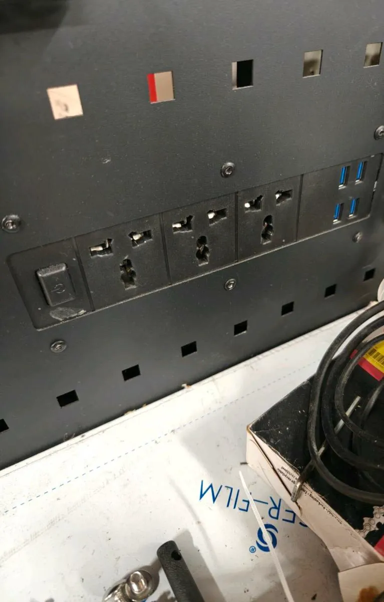 WORK BENCH - Image 2