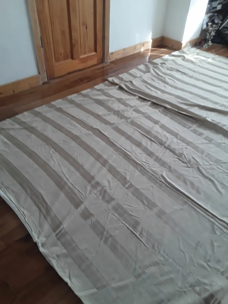 Extremely large heavy drapes good condition - Image 2