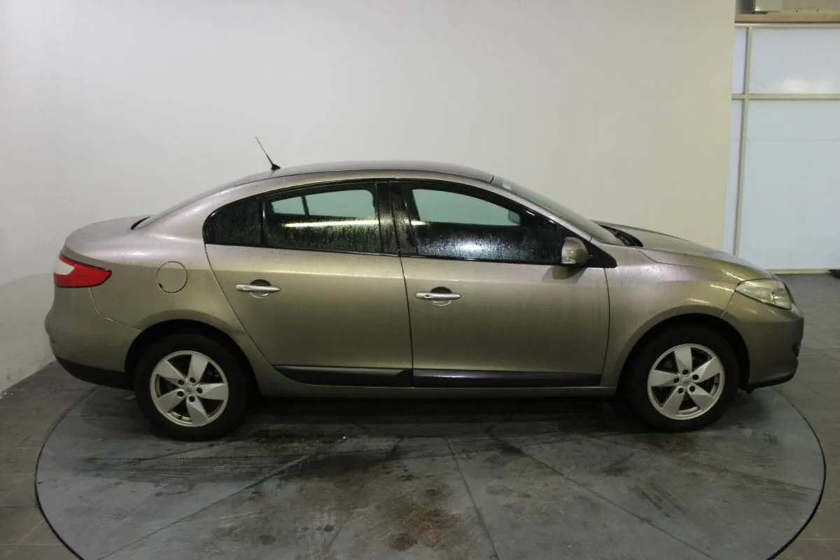 Renault Fluence 1.5 DCI 110 EDC ECO2 DYNAMIQUE AUT - Image 2