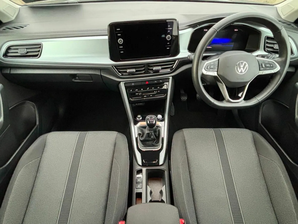 Volkswagen T-Roc EDITION - Image 2
