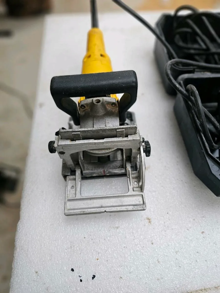 De walt buiscuit jointer. - Image 2