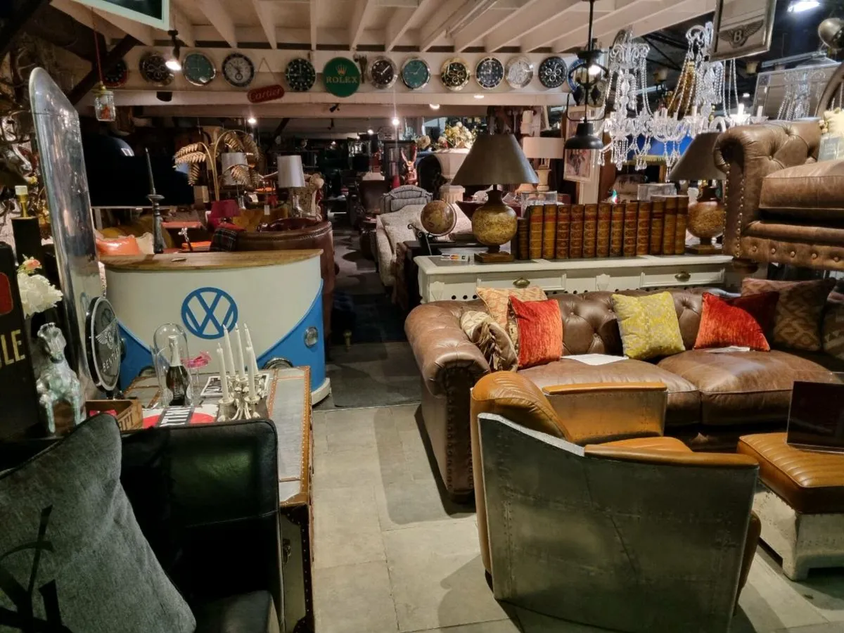 Furniture warehouse - Image 1