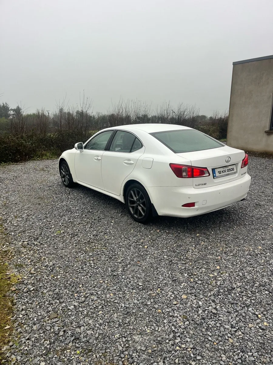 Lexus IS220D - Image 2