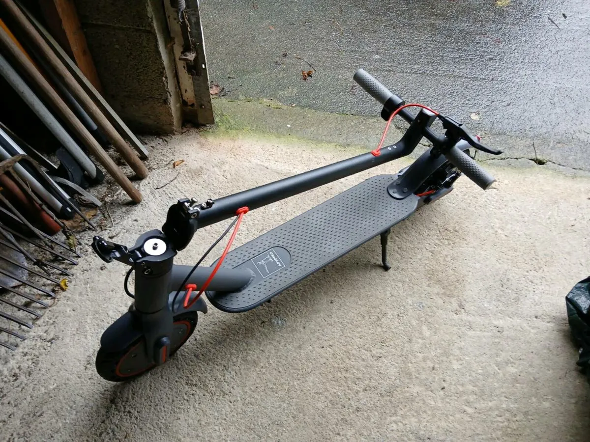 Aovopro adult electric scooter - Image 3