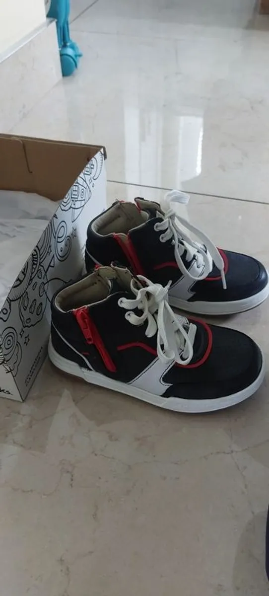 New Clarks Shoes leather with zip - Image 2