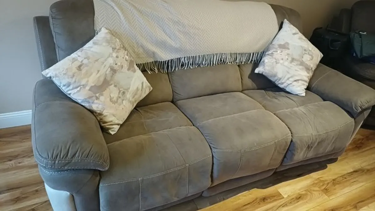 Sofa Recliner - Image 3