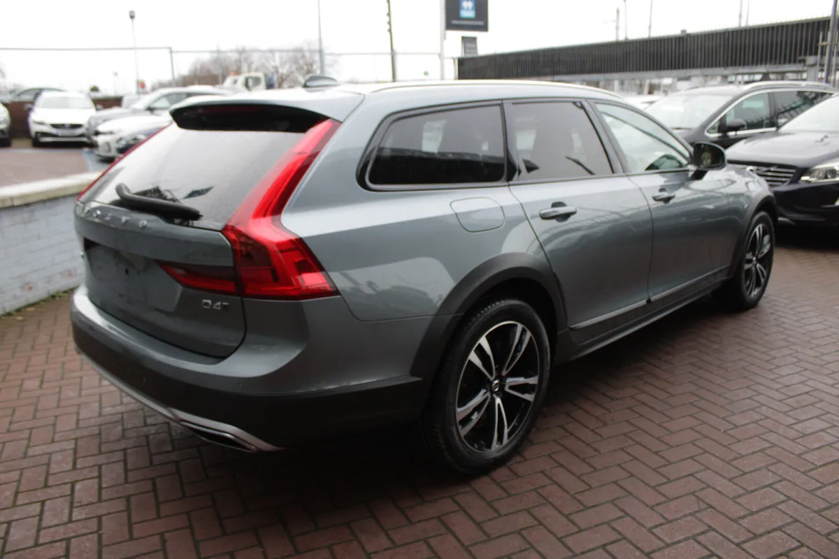 2.0D4 AWD CROSS COUNTRY LUXURY 5DR ESTATE AUTOMATI - Image 4