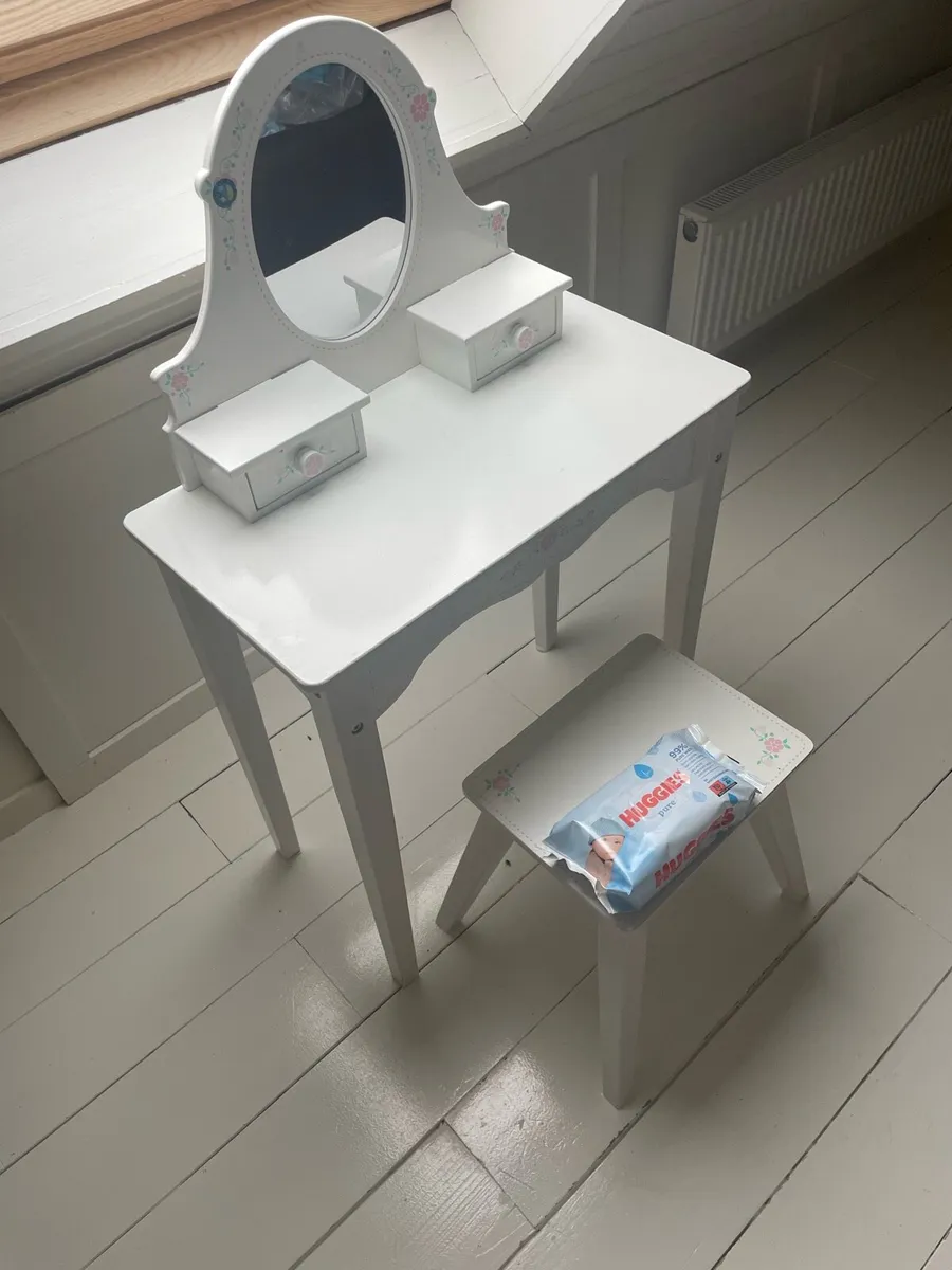 Children’s vanity/dressing table/chair set - Image 2