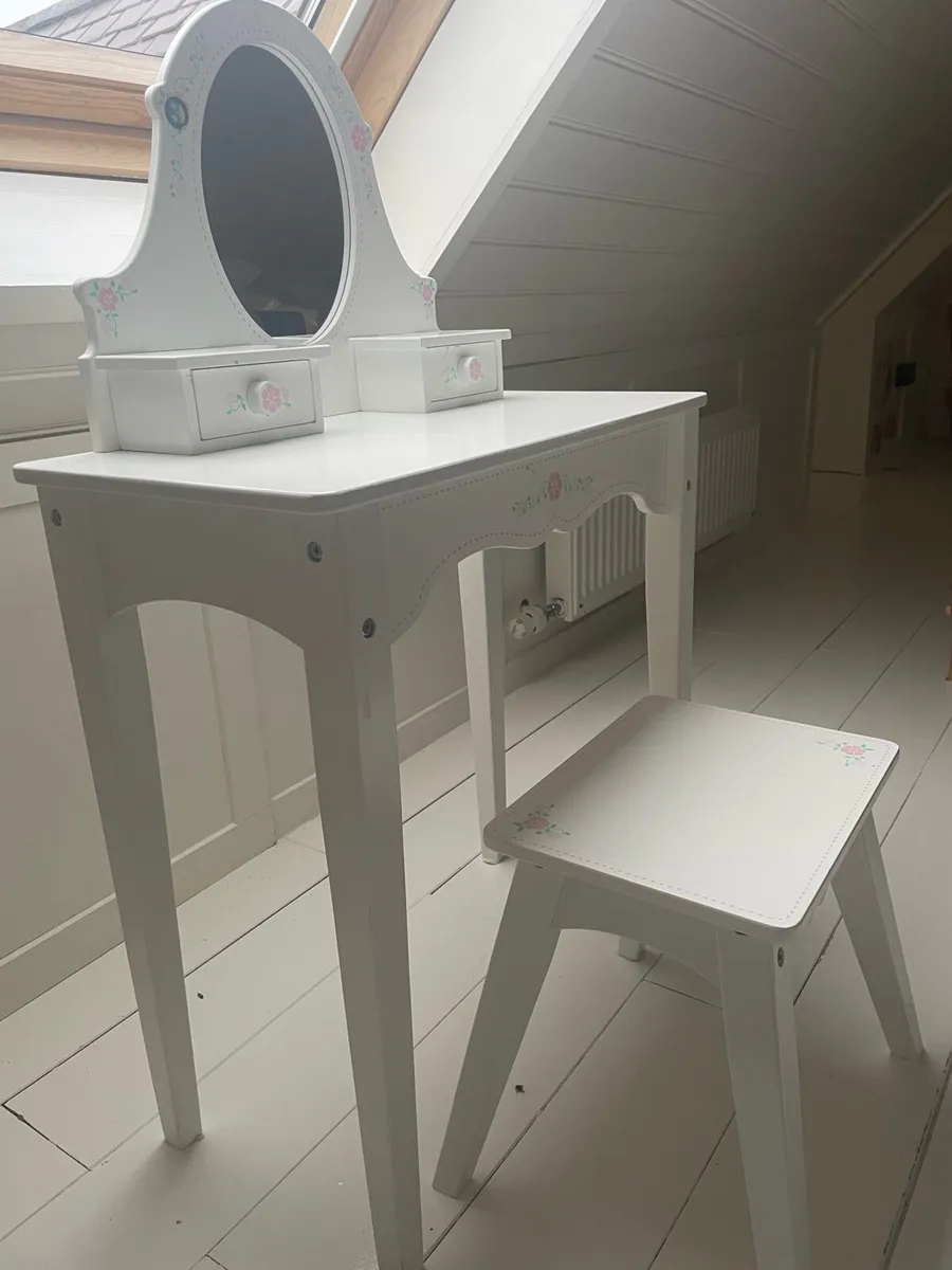 Children’s vanity/dressing table/chair set - Image 4
