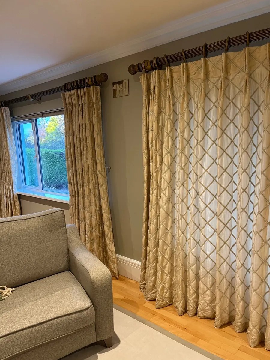 Curtains - Image 4