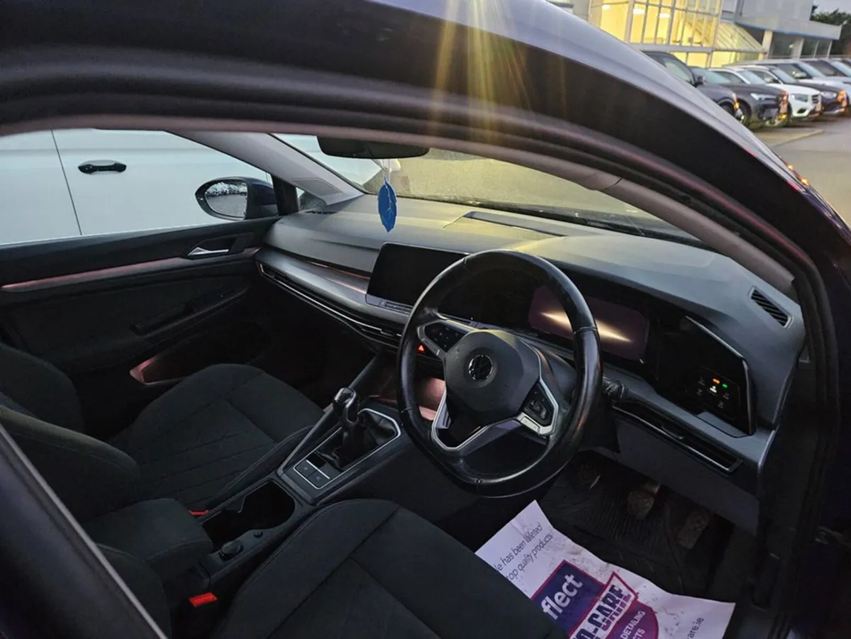 Volkswagen Golf Style 2.0 TDI 115HP 5DR - Image 4