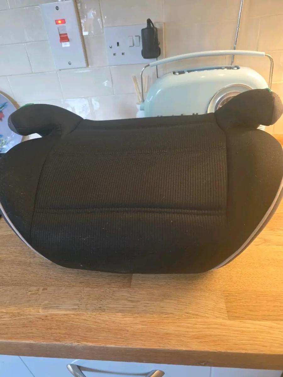 Car booster seat - Image 1