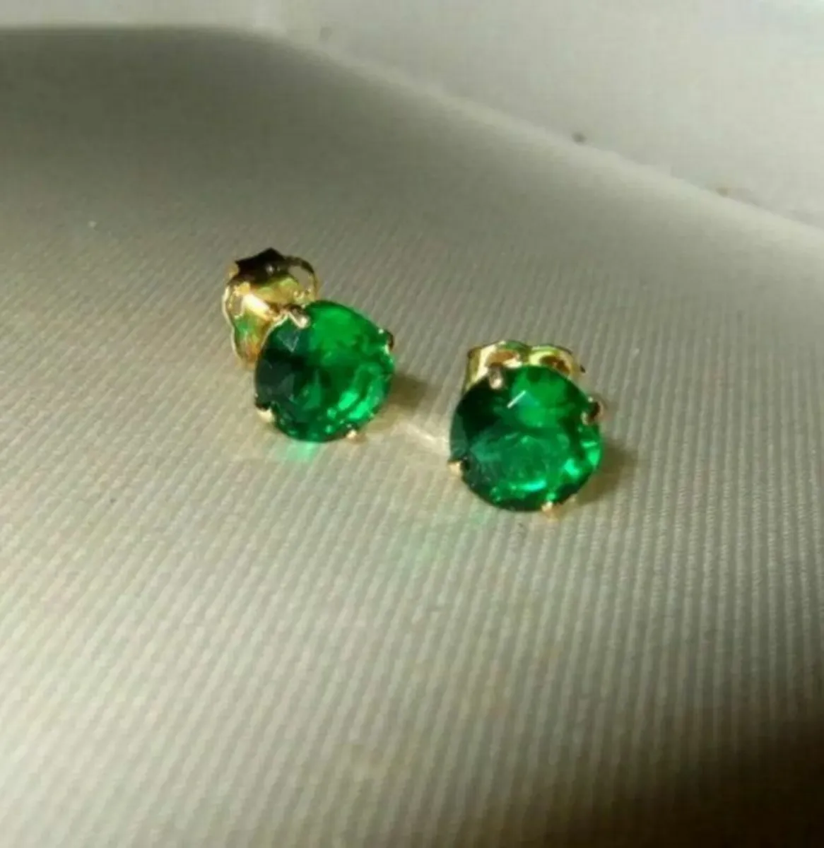 Vintage Hallmarked 9ct Gold Emerald Stud Earrings - Image 2