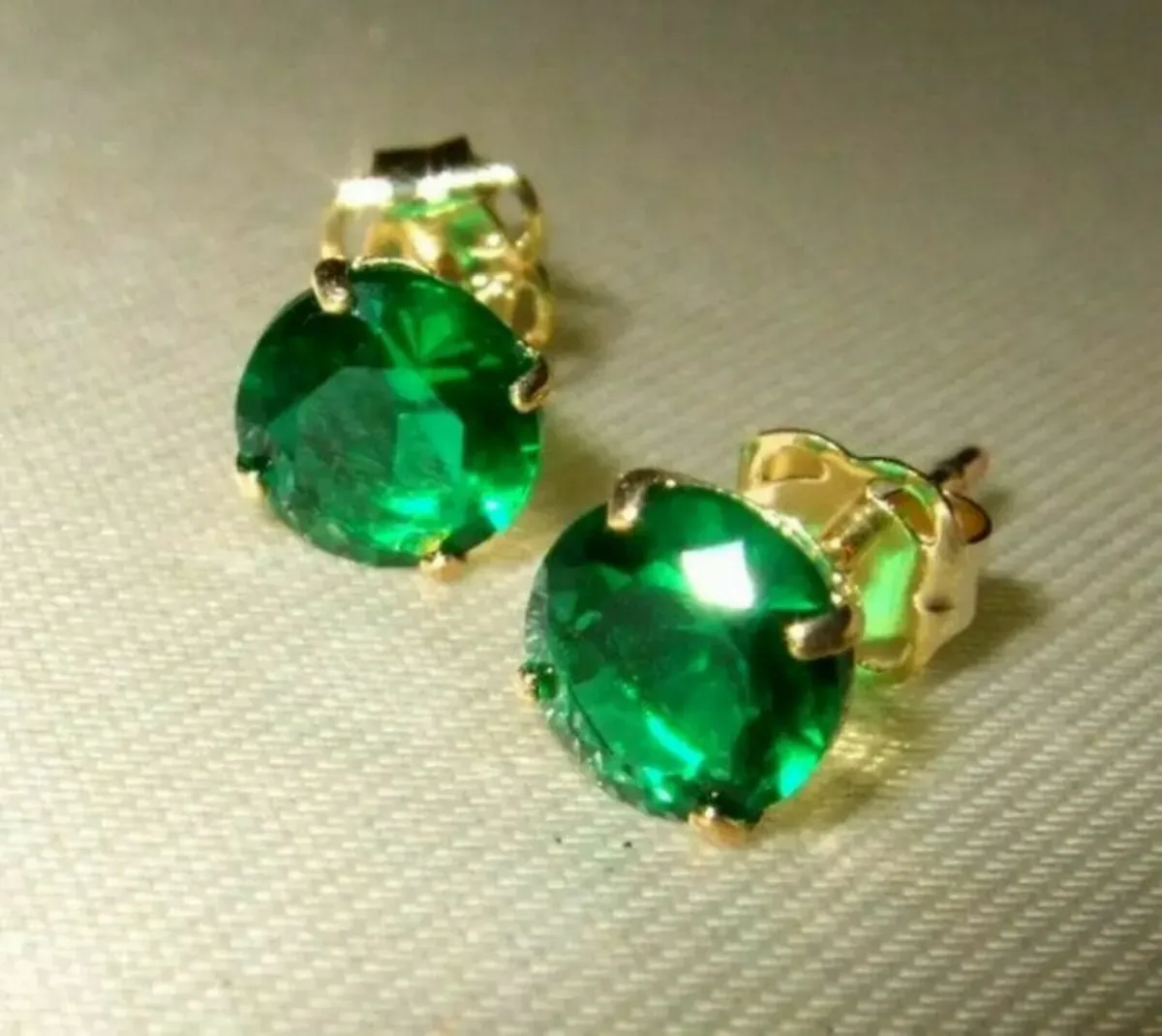 Vintage Hallmarked 9ct Gold Emerald Stud Earrings - Image 3