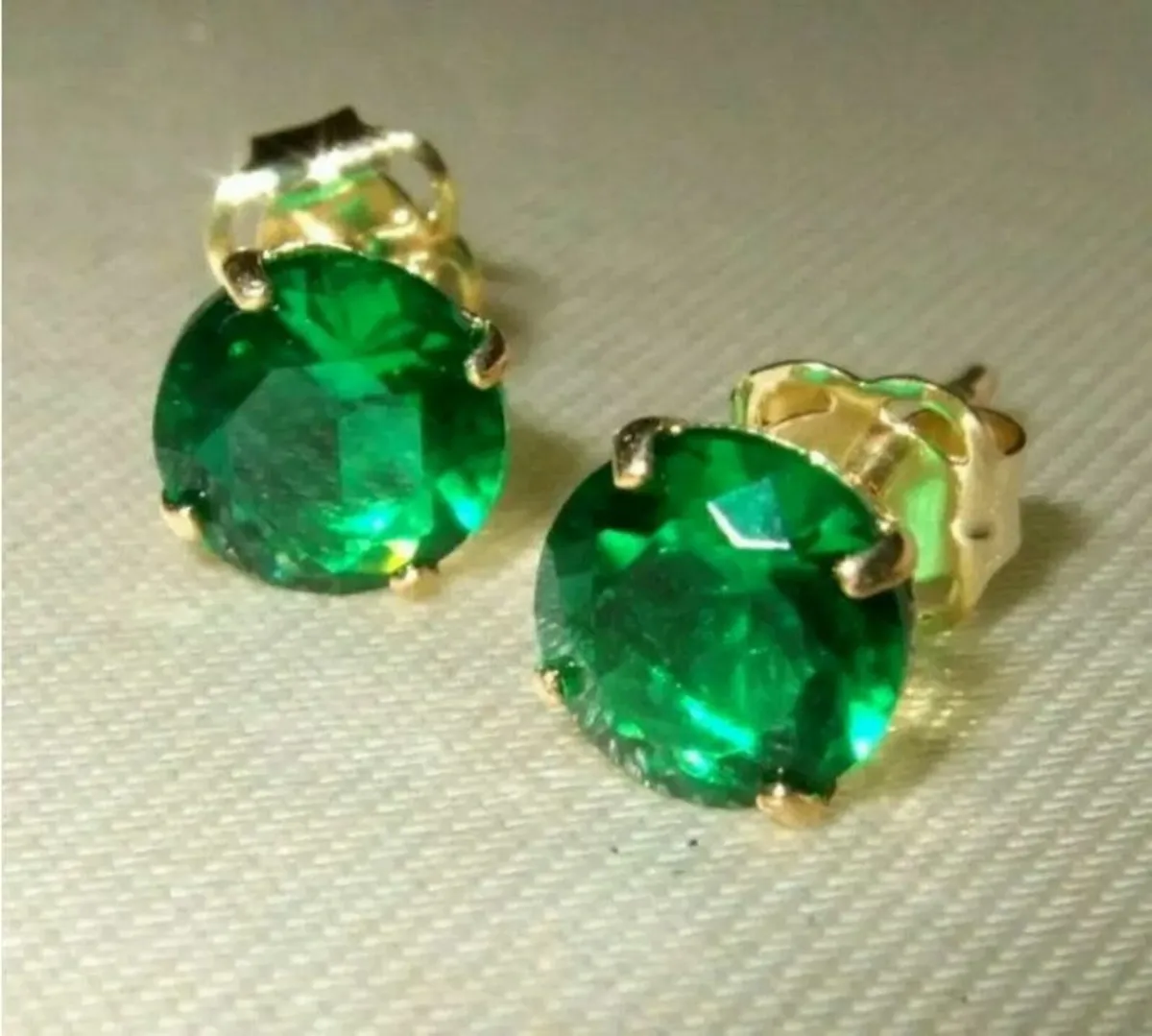 Vintage Hallmarked 9ct Gold Emerald Stud Earrings - Image 1