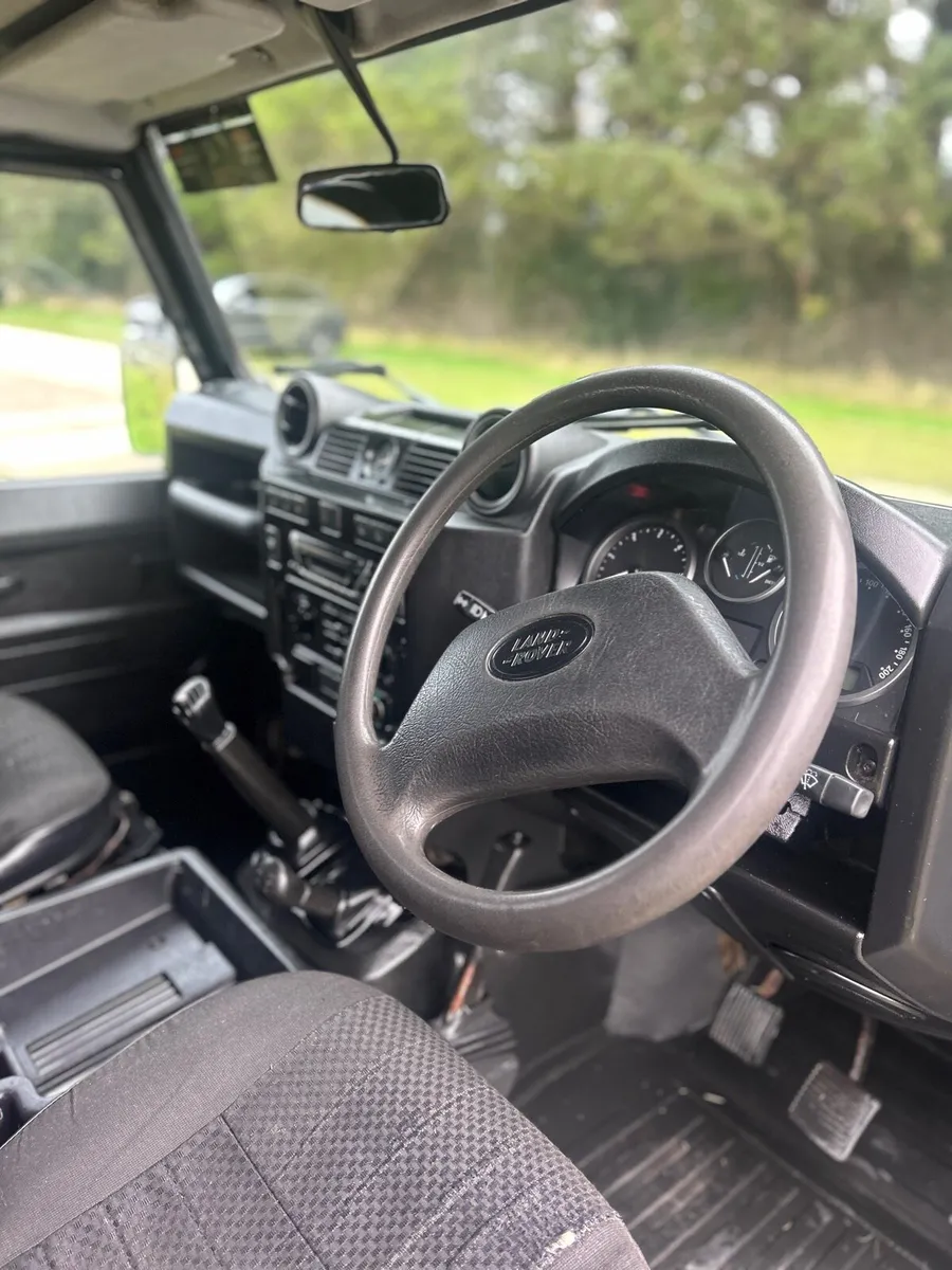 Land Rover Defender (low tax) - Image 2