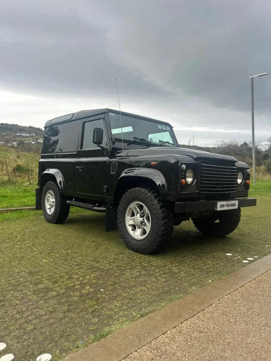 Land Rover Defender (low tax) - Image 3