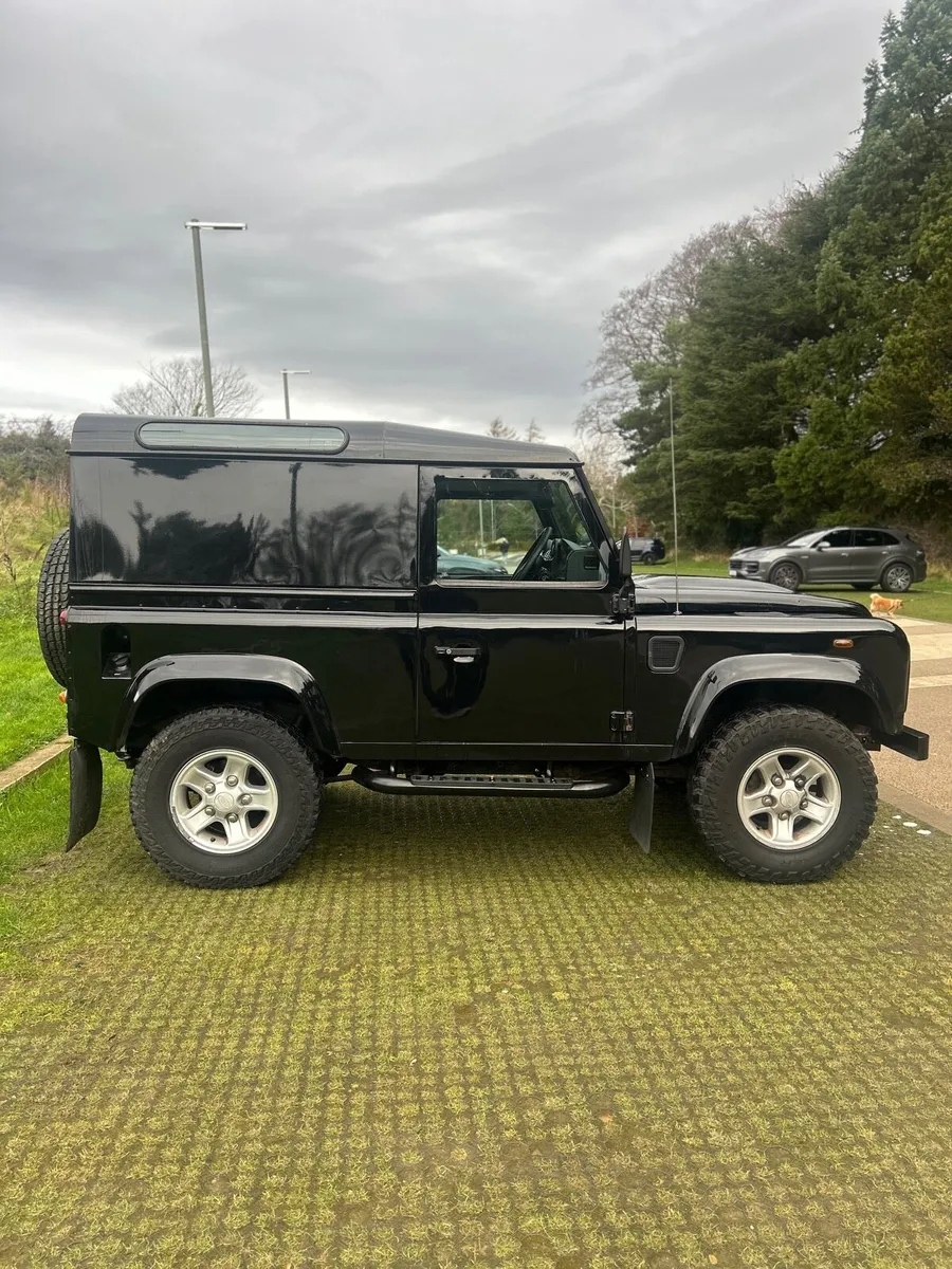 Land Rover Defender (low tax) - Image 4