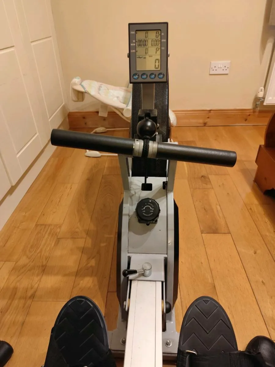Body Tech rowing machine. - Image 3
