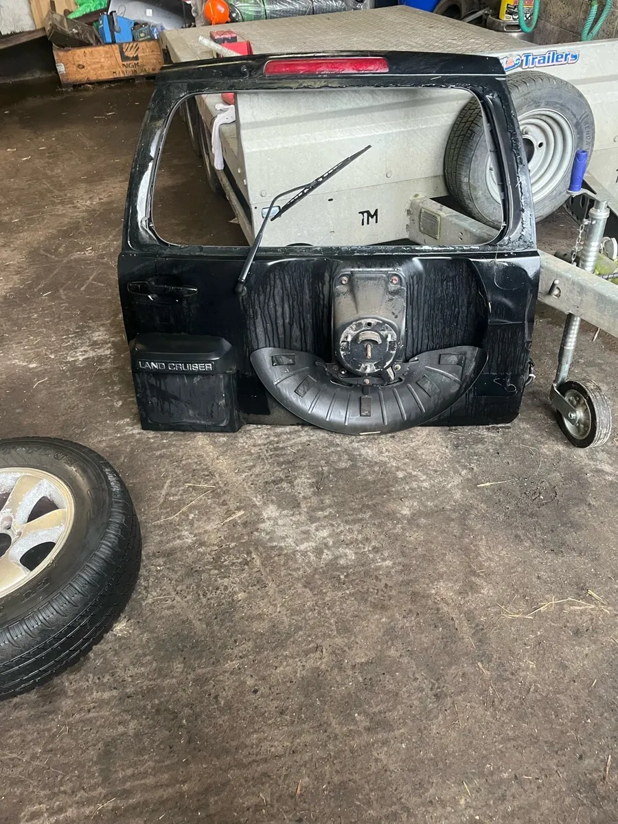 Land Cruiser back door - Image 1