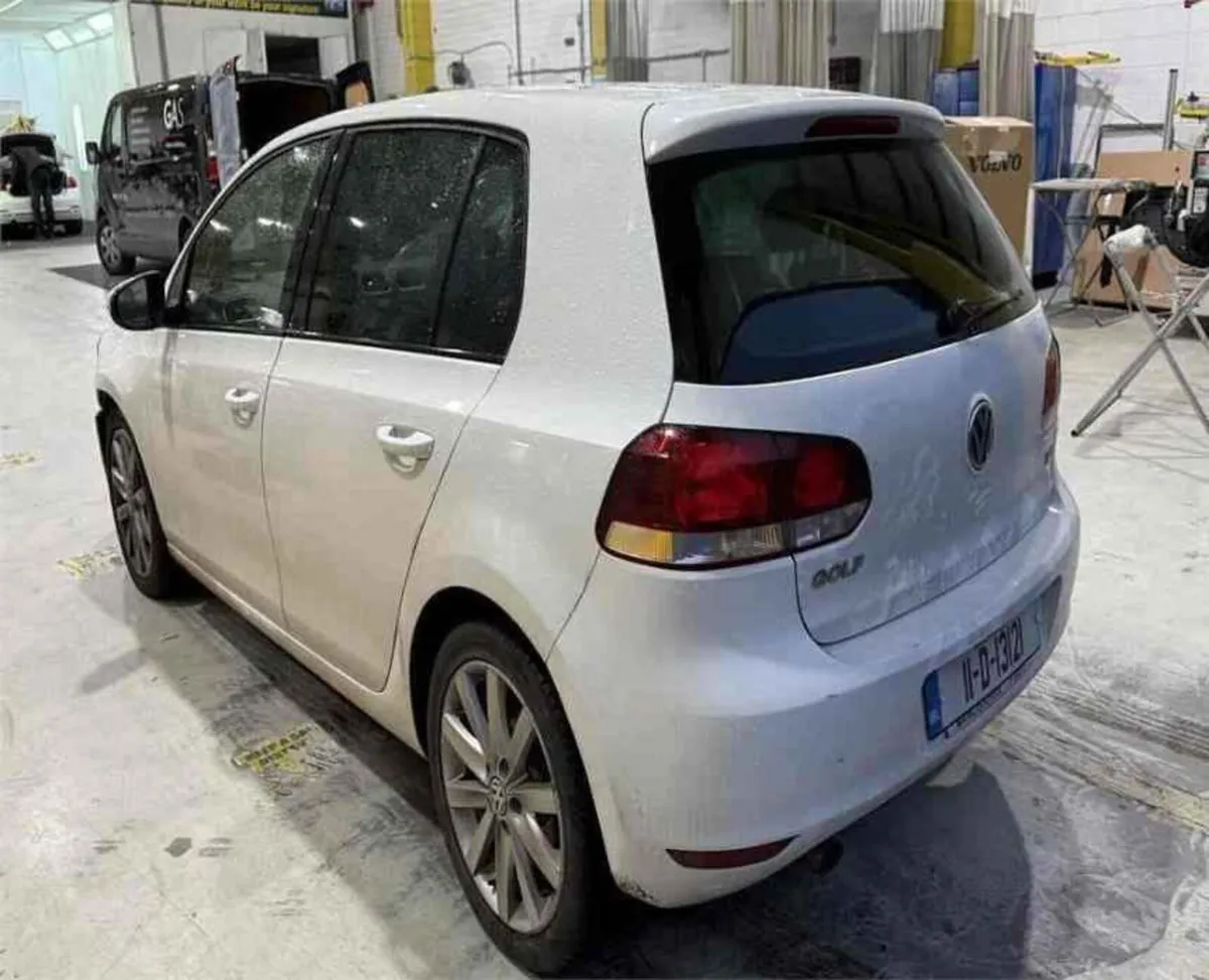 2011 Volkswagen Golf - Image 3