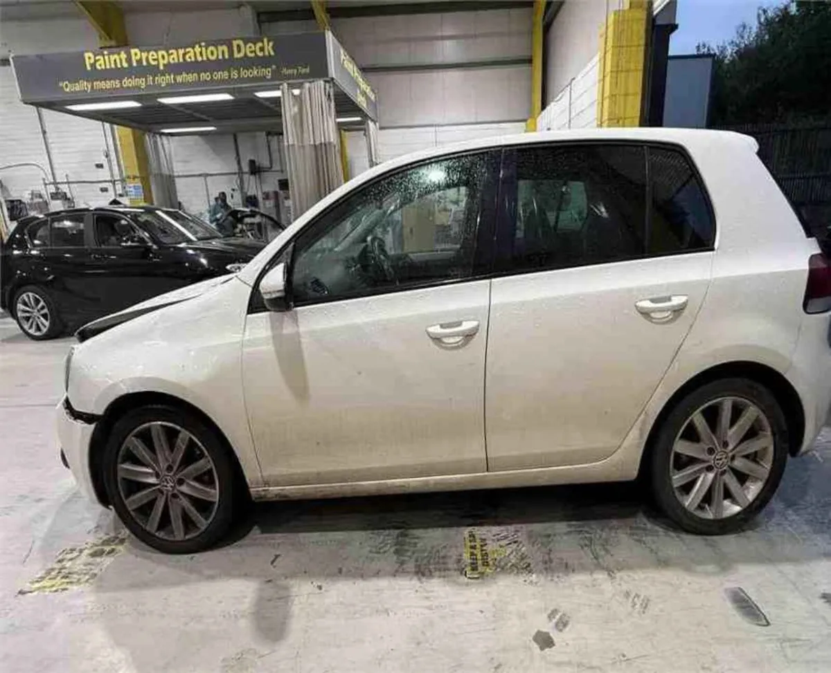 2011 Volkswagen Golf - Image 2