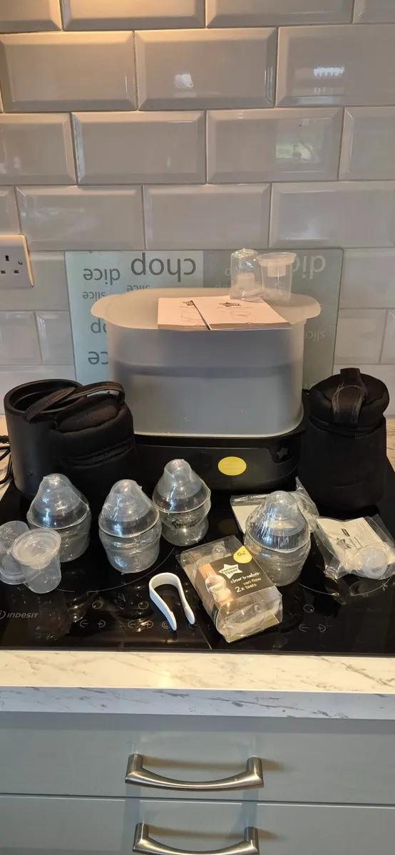 Electric bottle steriliser and accessories - Image 1