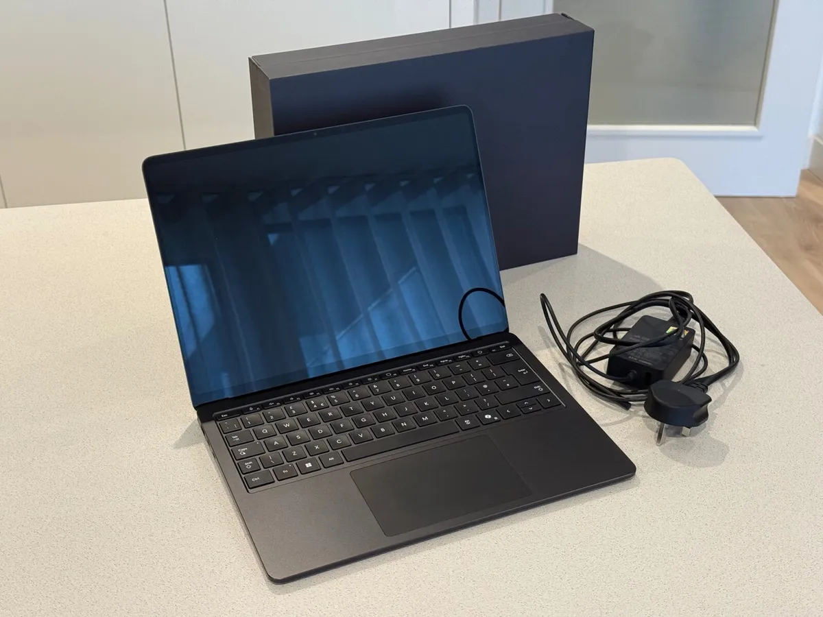 Microsoft Surface Laptop 7th edition 13.8" - Image 1