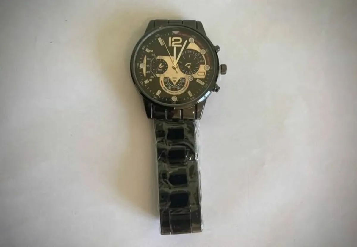 Men’s Black & Gold Quartz Watch (BRAND NEW) - Image 3