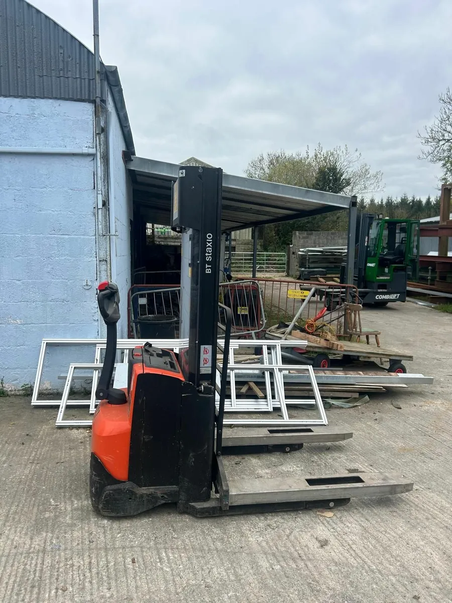 2 Electric Pallet Trucks - Image 1