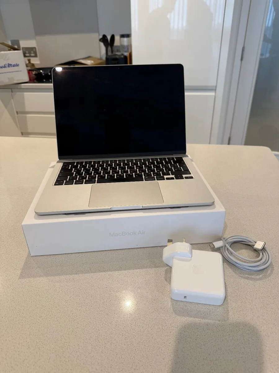 MacBook Air Silver 13.6" - Image 1
