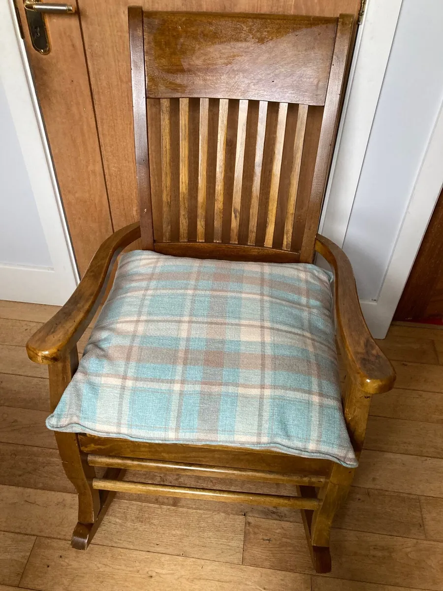 Wooden rocking chair - Image 2