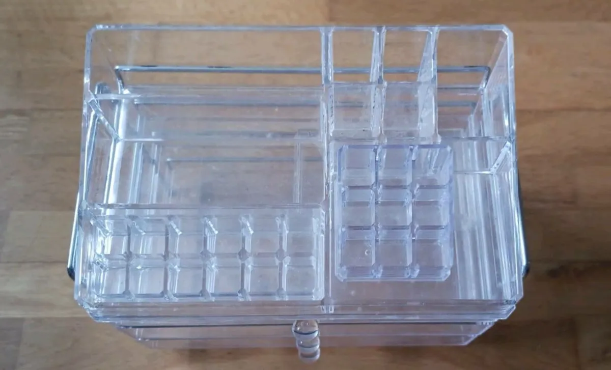 Makeup storage - Image 2