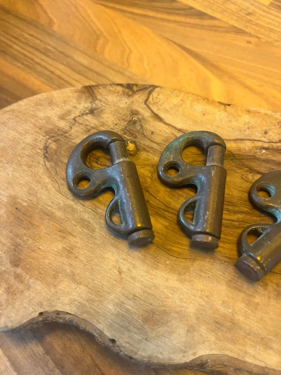 Antique Brass Sailing Jib Hanks - Image 2