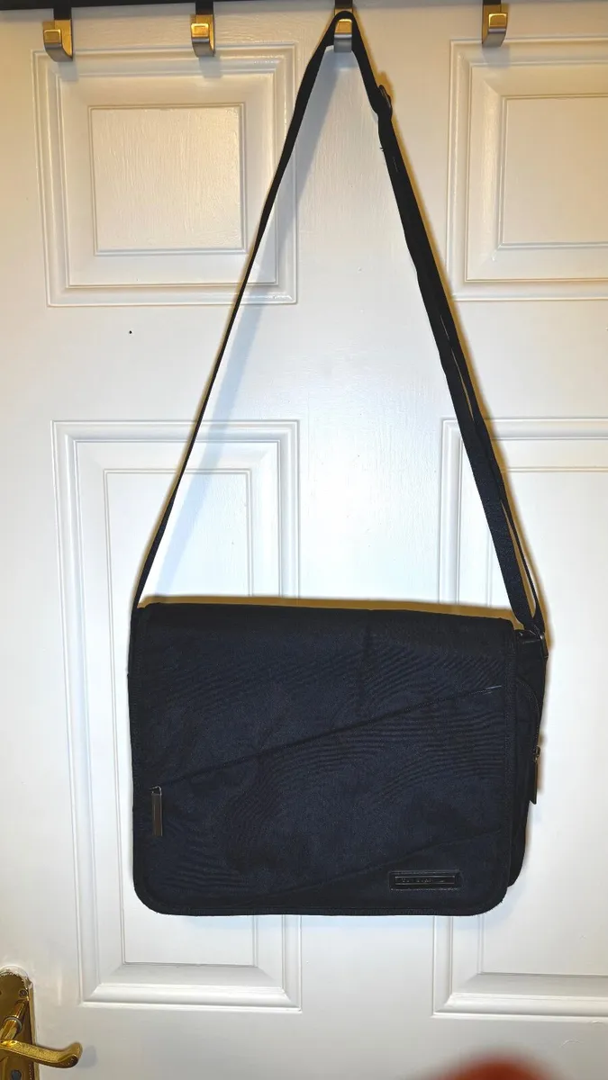 Black shoulder bag - Image 1