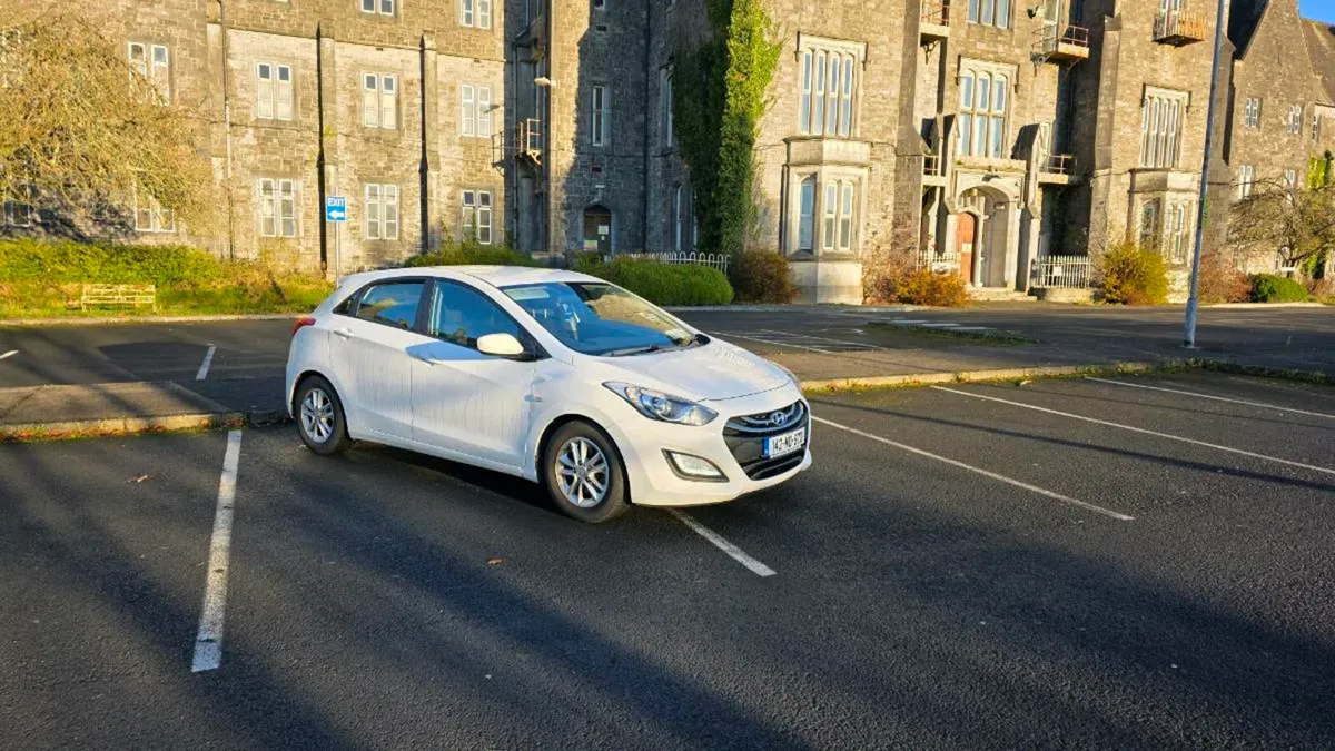 2014 (142 ) HYUNDAI I30 1.6 DIESEL 5 DOOR - Image 1
