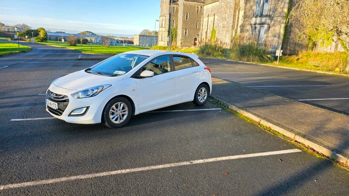 2014 (142 ) HYUNDAI I30 1.6 DIESEL 5 DOOR - Image 3