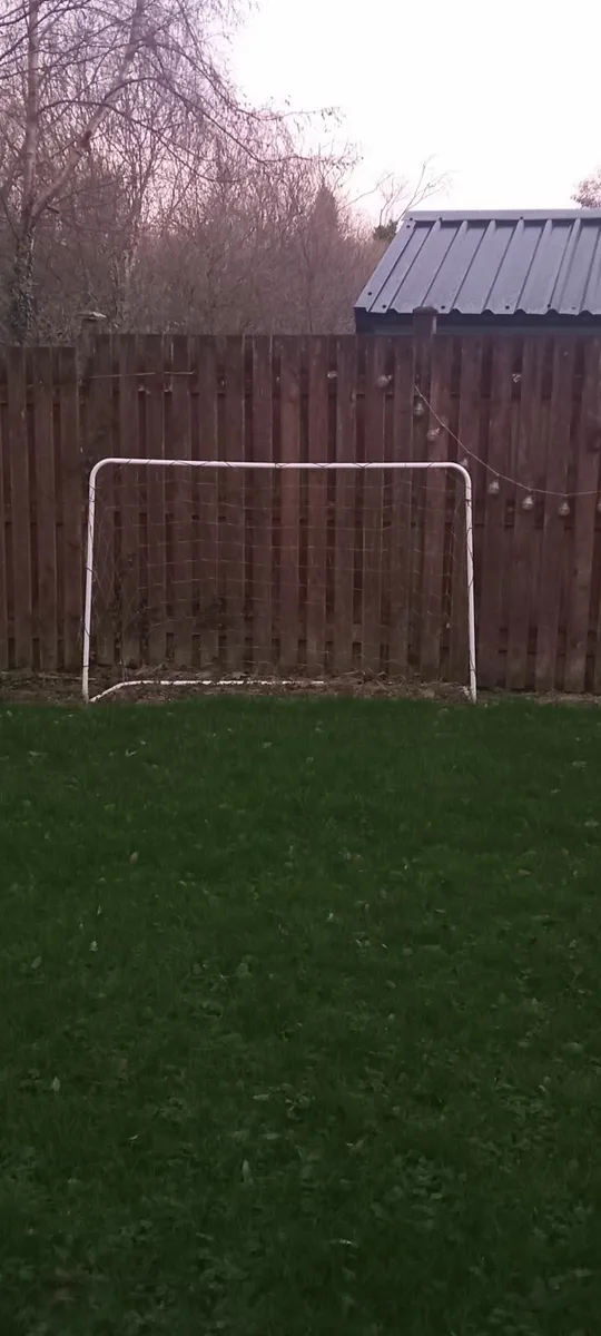 Trampoline and football goals FREE - Image 1