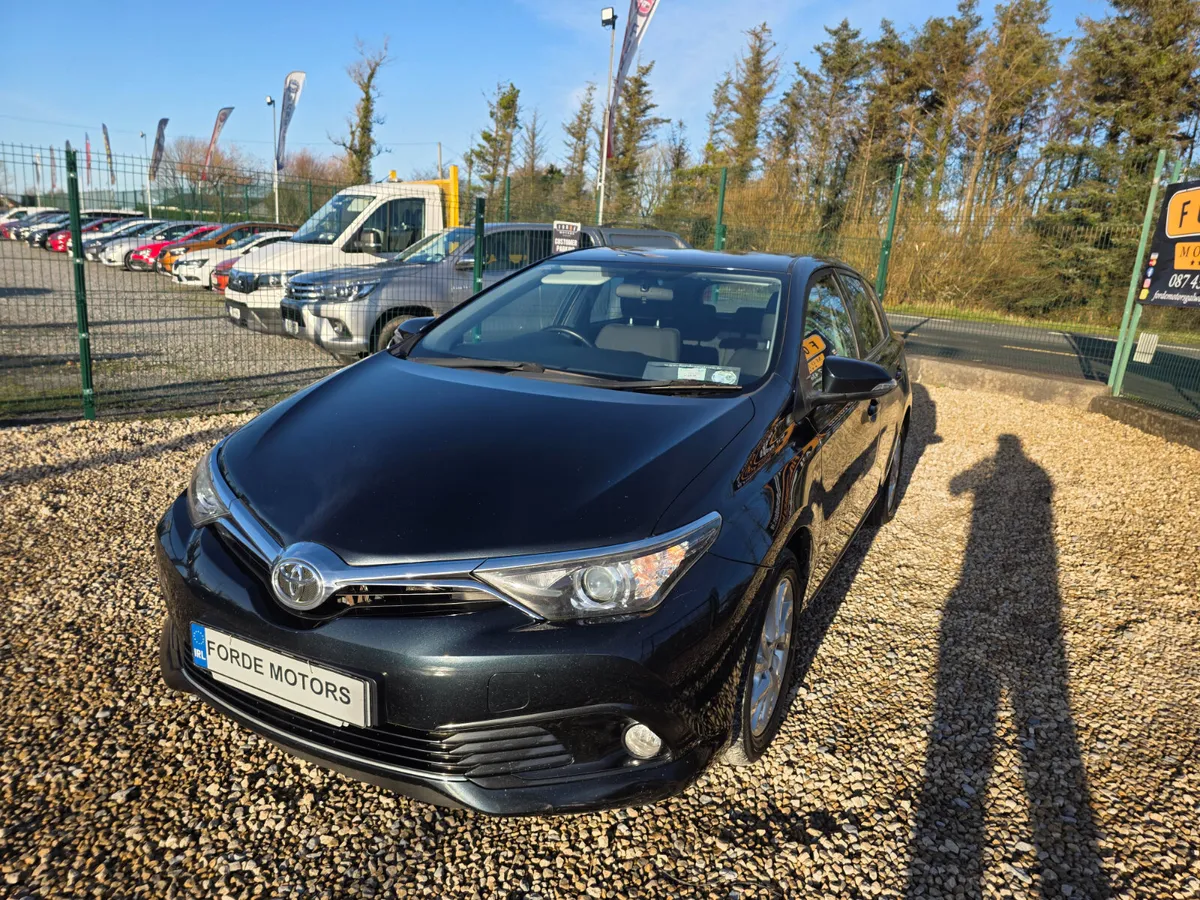 Toyota Auris Automatic Petrol 2016 - Image 2