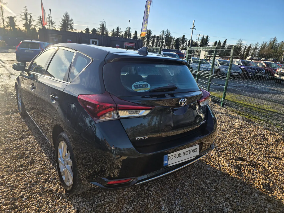 Toyota Auris Automatic Petrol 2016 - Image 3