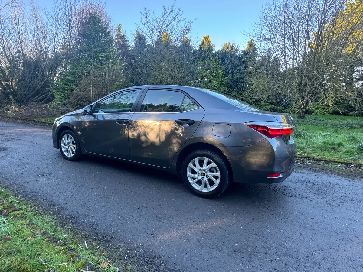 17 Toyota Corolla 1.3 LUNA .. IRISH CAR - Image 3