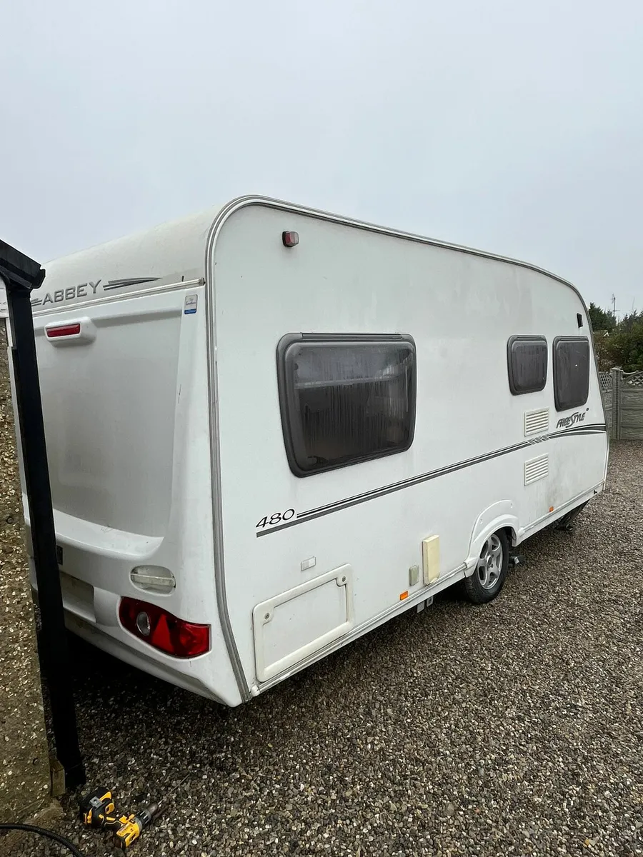 Swift freestyle fixed bed 4/5 berth - Image 2